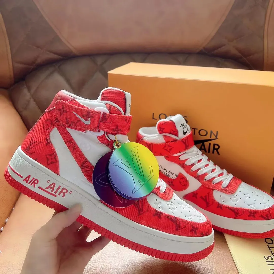 P480 Loui* Vuitto* x OFF-WHITE x Nike three-party collaboration! Trendy and cool men's high-top casual sports shoes with unrivaled color matching. The design idea basically continues the style of THE TEN. The Swoosh line and tongue label have a very familiar visual effect and are both fashionable and trendy! A must-have for fashionistas! The effect on your feet is absolutely stunning! Size: 38-45
